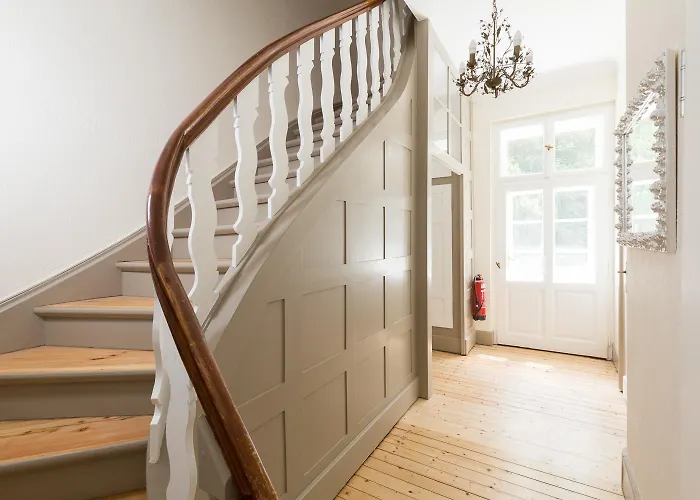 Landsitz Kammerburg * لورش ام راين